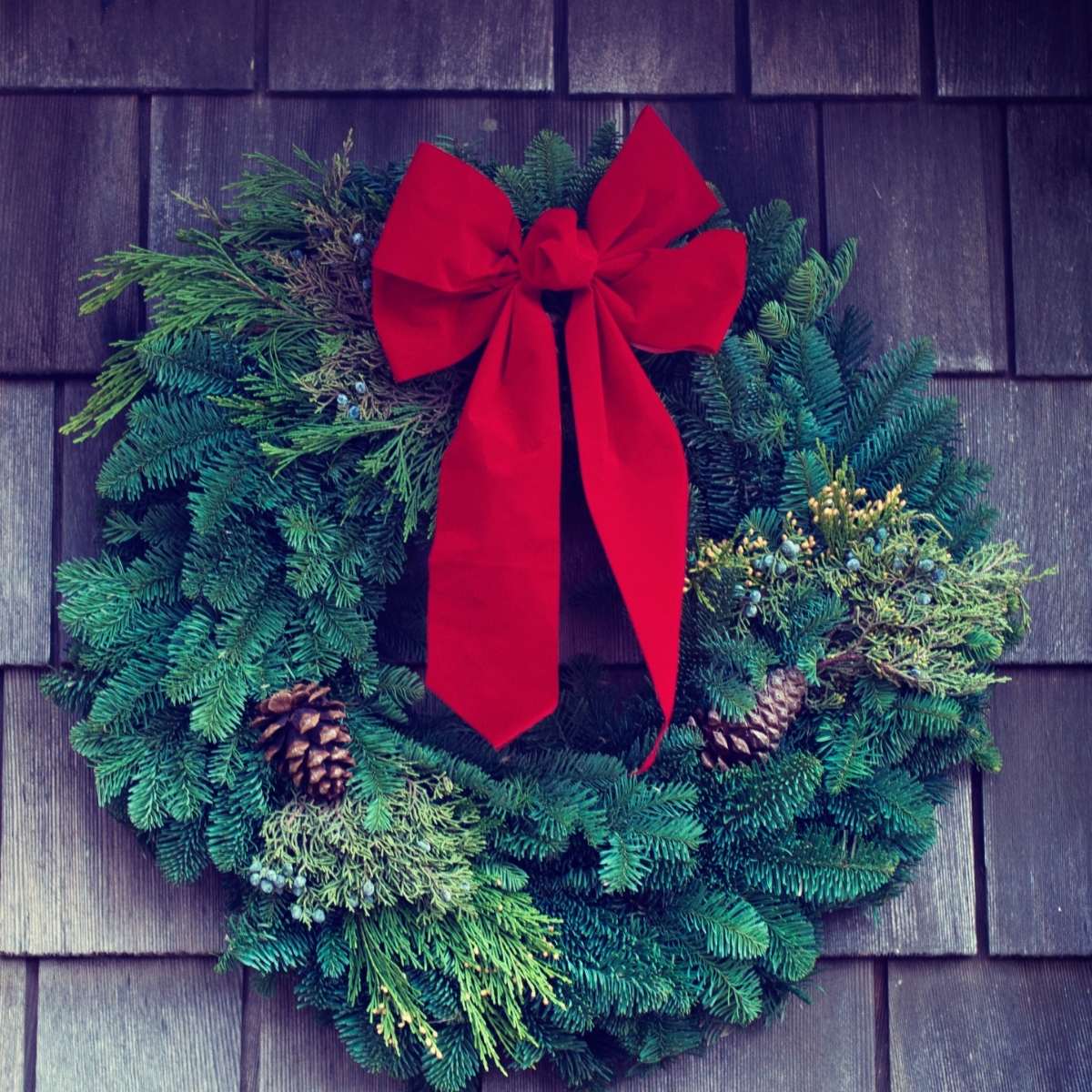 How to Tie Christmas Wreath Bows